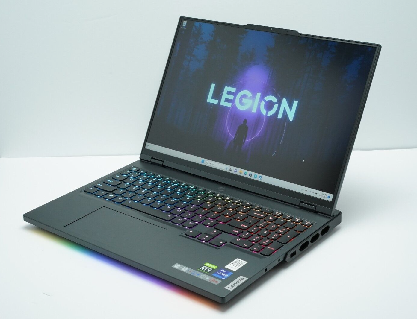 Lenovo 16" Legion Pro 7i Gaming Laptop (Core i9 13900HX/32GB/RTX 4090/2TB/240Hz) Grade A